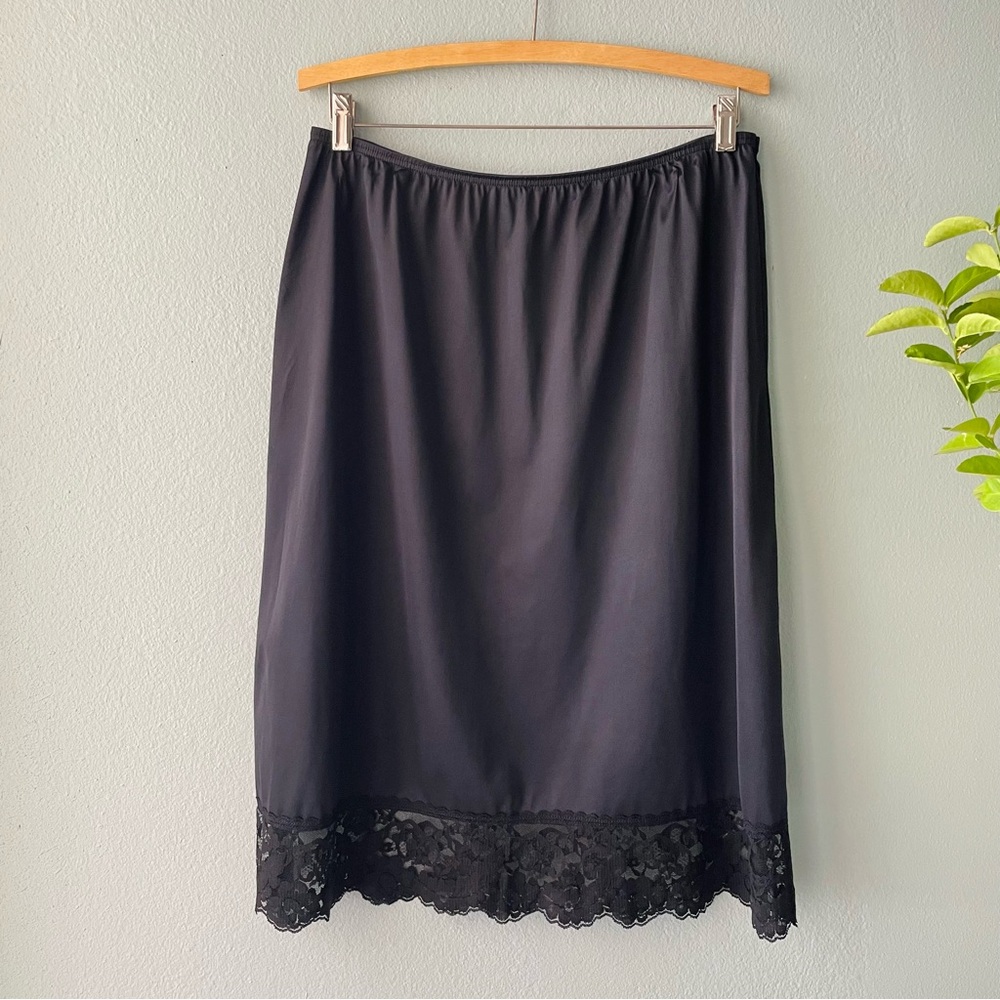 ♦️5/$15♦️Vassarette | Black Nylon Lace-Trim Slip Skirt